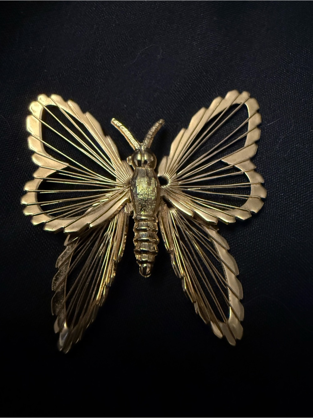 Monet Gold Floral brooch with Radiant Filigree - Picture 7 of 7